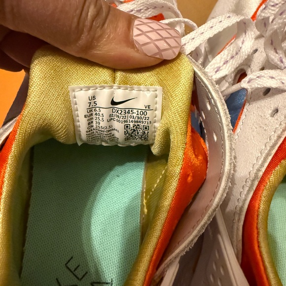 Nike Sneakers - Picture 3 of 7